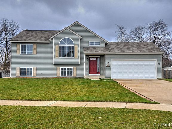 5th image of 6468 Lazy Daze Ct SE