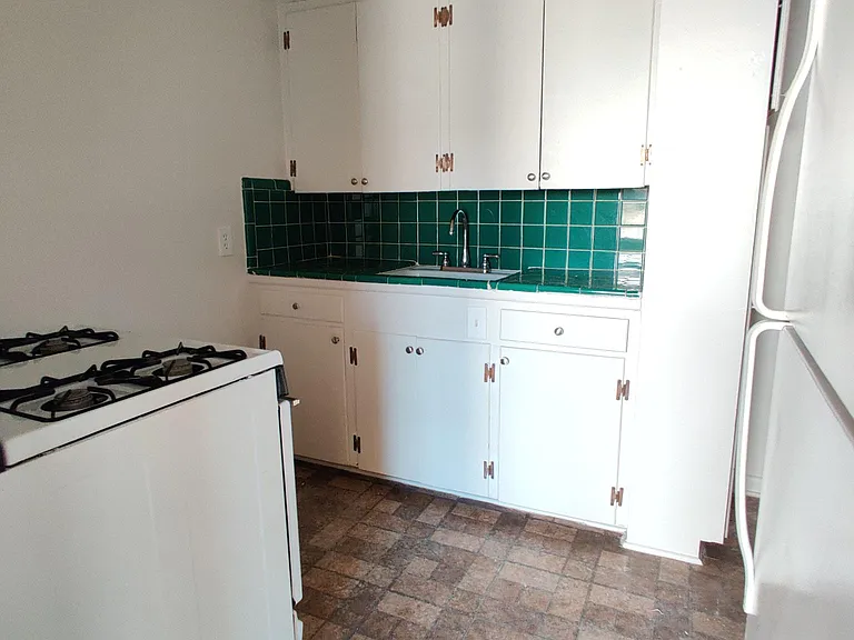 5729 Martel Ave #D — Photo 11