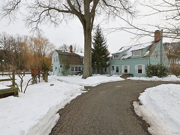 3rd image of 6 CALLAHAN Road