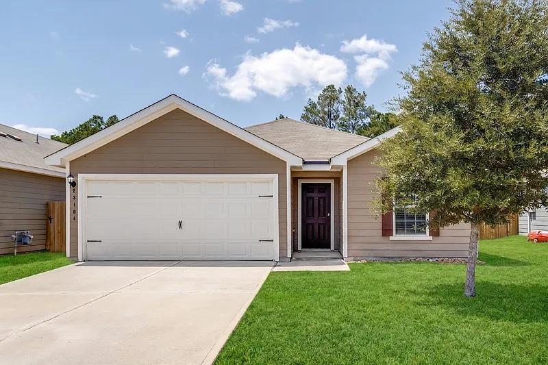 3 bed, 2.0 bath, 1366 sqft, $1,600 — Photo 1