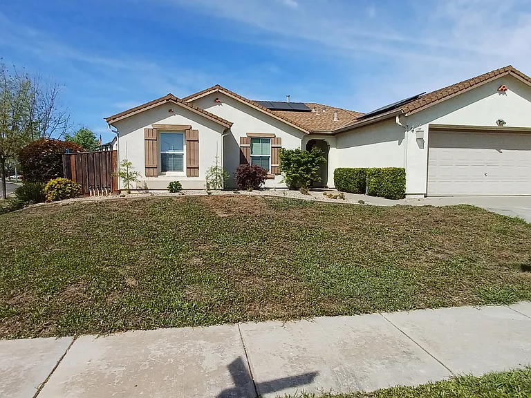 3930 Sophia St — Photo 1