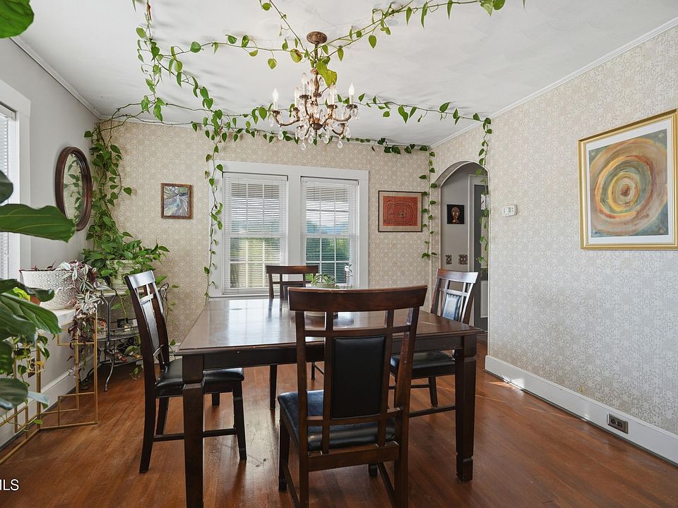 10th image of 251 Charleston St