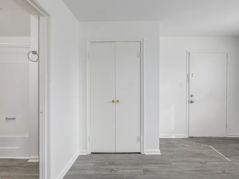 Crain Flats Apartments — Photo 4