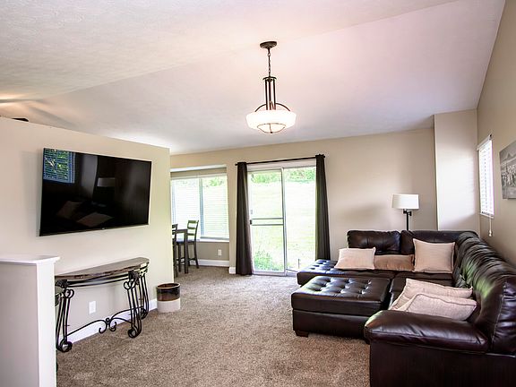 5th image of 10834 Doral Ct