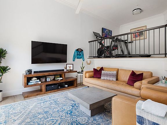 5th image of 1313 E Grand Ave Unit B