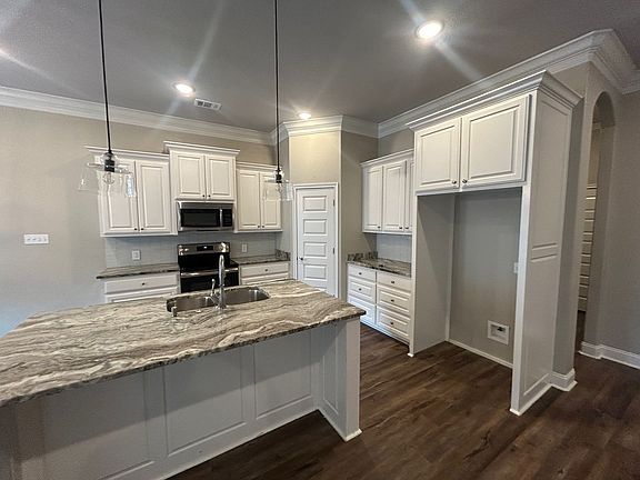 5th image of 1709 Fabian Dr