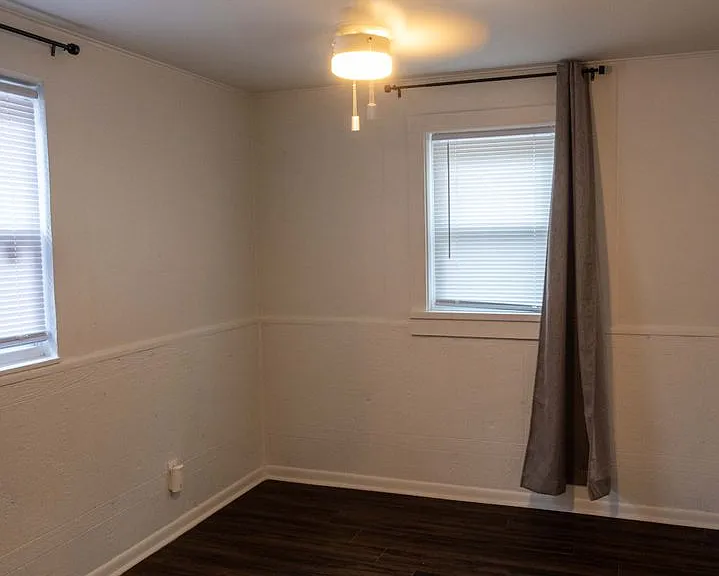 1631 S Huntington Dr — Photo 2