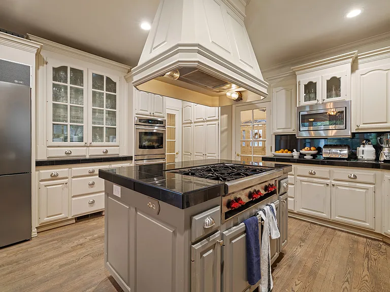 470 Eastin Dr — Photo 24