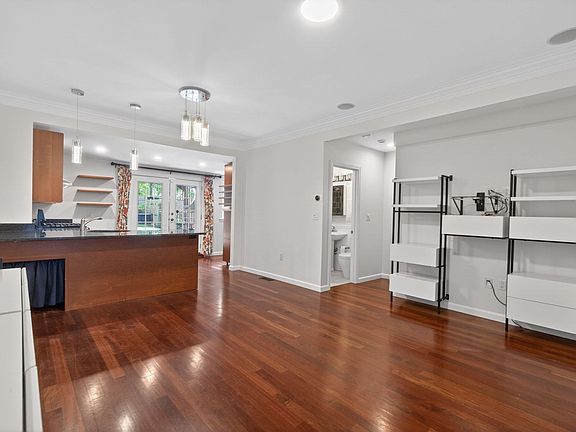 4th image of 102 Old Harbor St #A