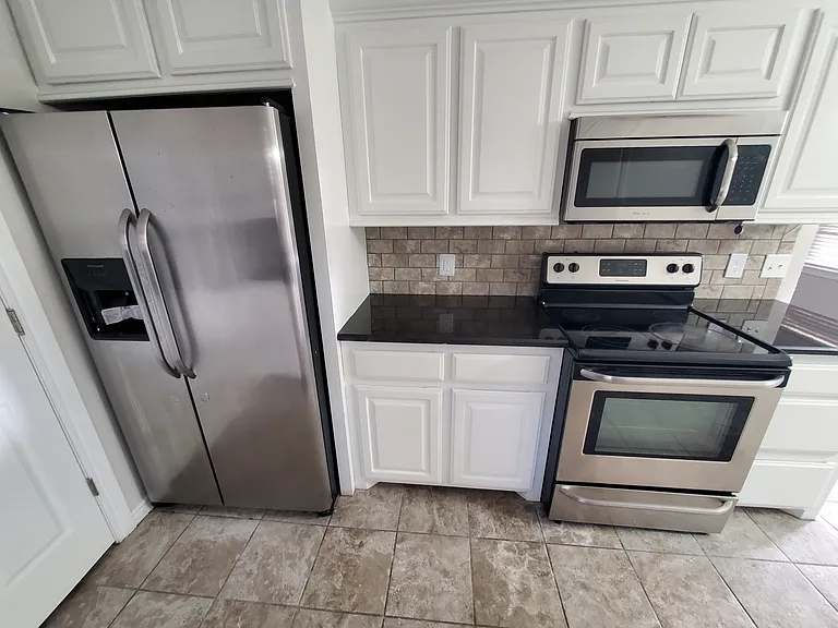 205 NE Angus St — Photo 9