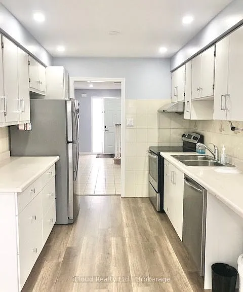 112 Dumfries Ave — Photo 4