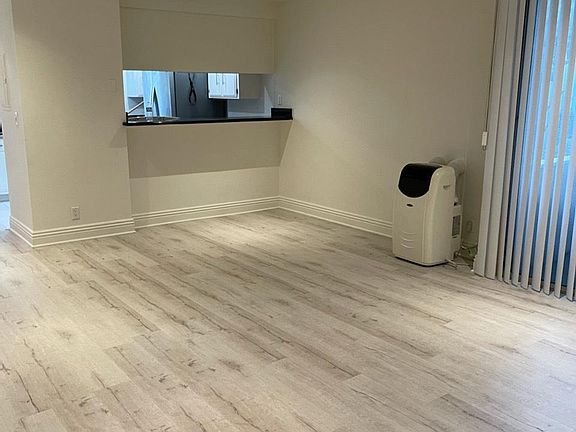5th image of 1724 Montana Ave #32