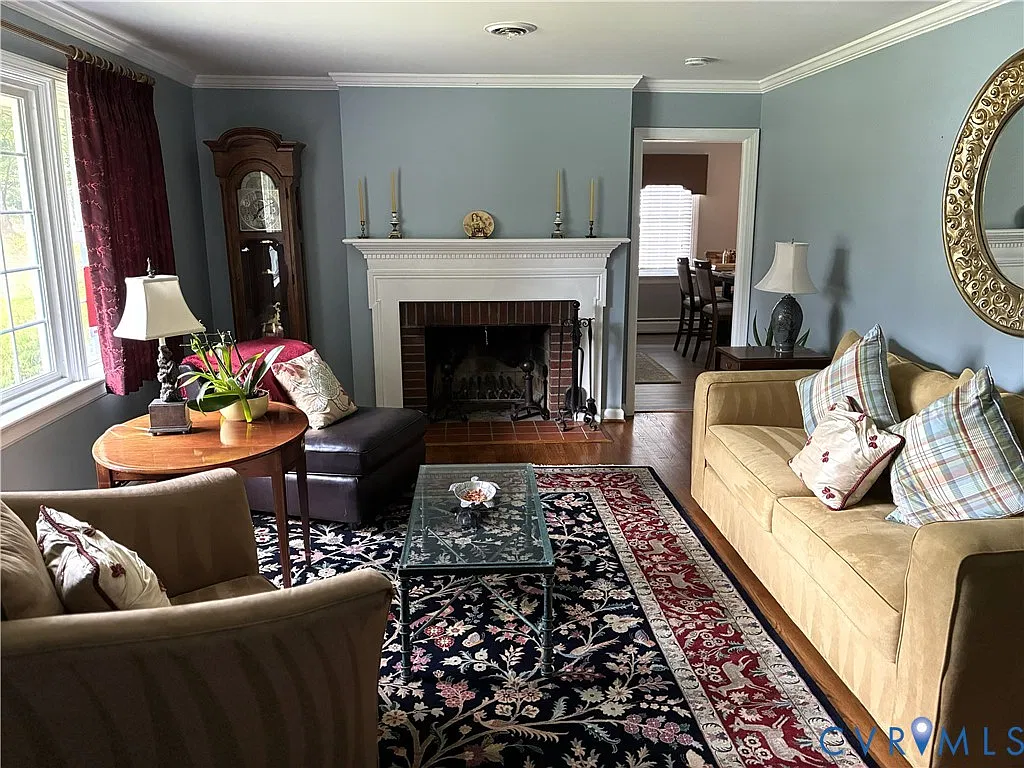 3 bed, 2.0 bath, 2081 sqft, $2,550 — Photo 3