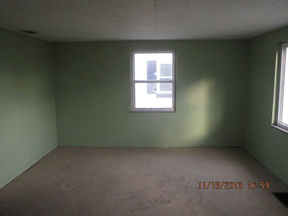3rd image of 872 Garfield St