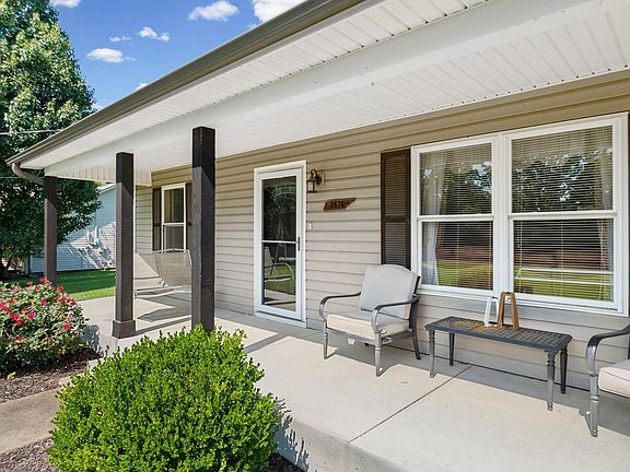 3rd image of 2676 Roughedge Rd