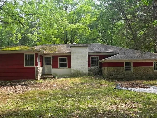 8905 County Rd, Clarence Center, NY 14032