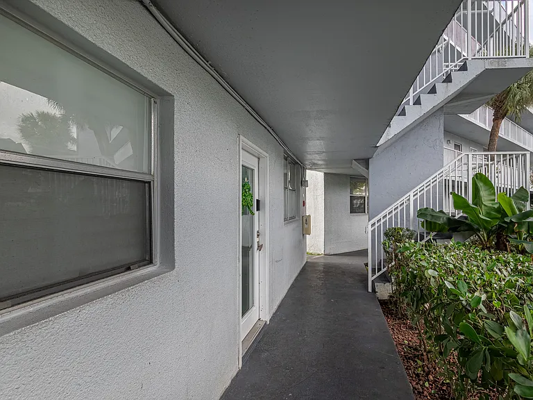 117 Royal Park Dr #1H — Photo 17