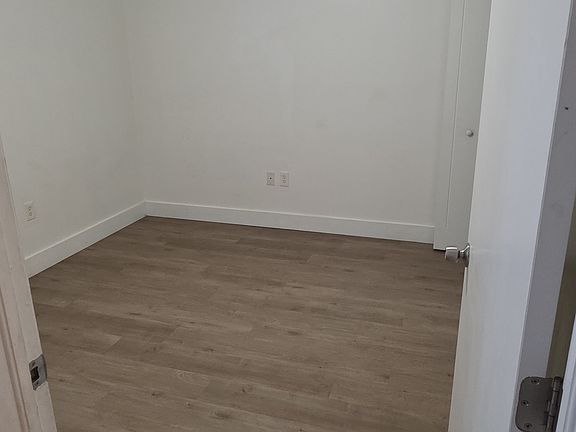 3rd image of 2621 SE 12th Rd Unit 105