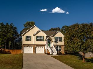 137 Hawthorn Dr, Carrollton, GA 30116