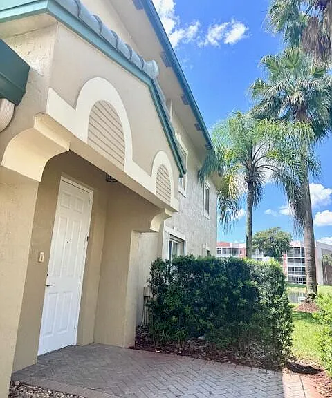 7842 Exeter Blvd E — Photo 38