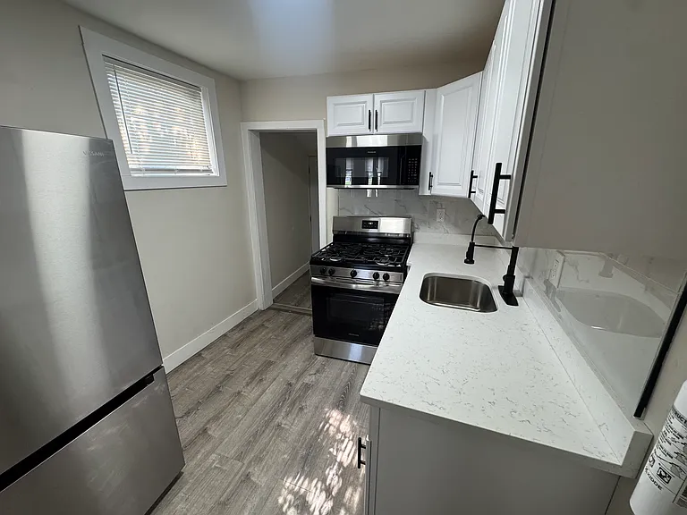 636 Spruce St — Photo 7