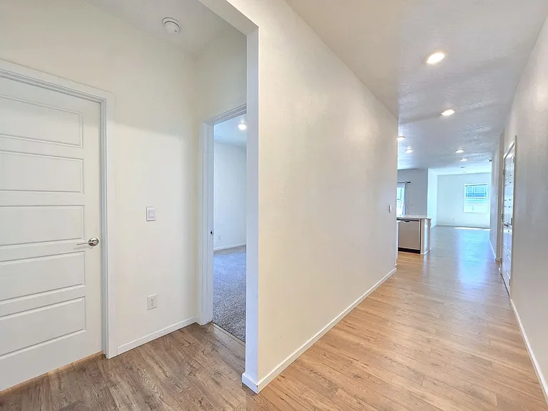 5711 W Georgetown Ln — Photo 11