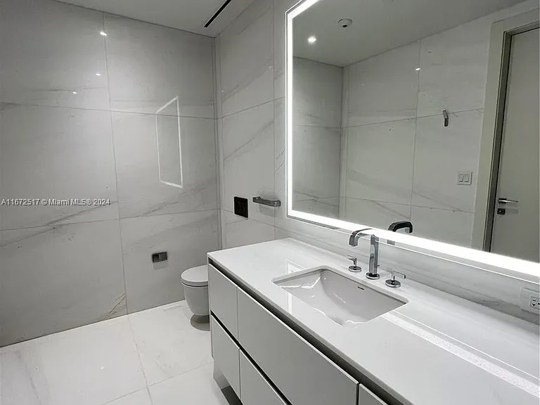 300 S Biscayne Blvd #806E — Photo 4