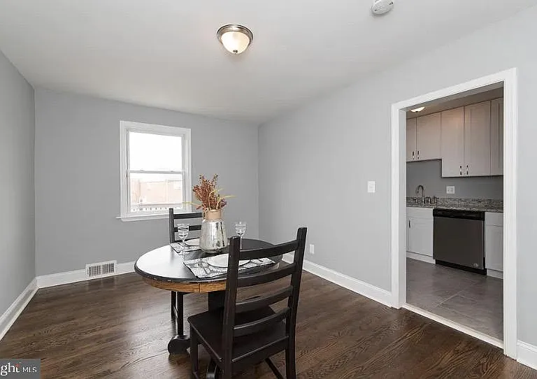 1224 Winston Ave — Photo 9