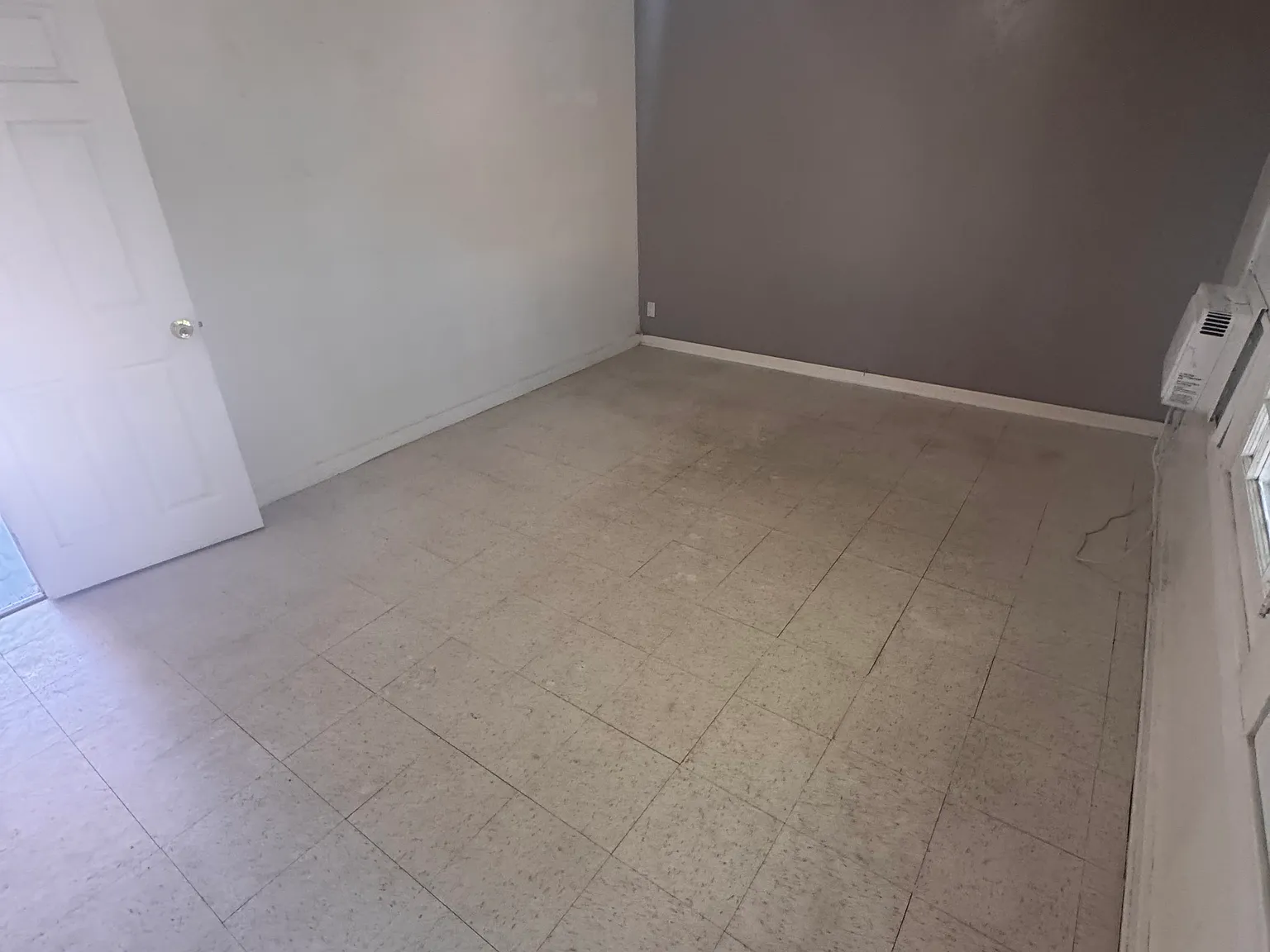 3 bed, 1200 sqft, $2,650 — Photo 2