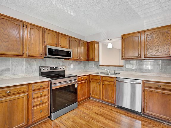 3rd image of 10667 Montgomery Rd APT 13