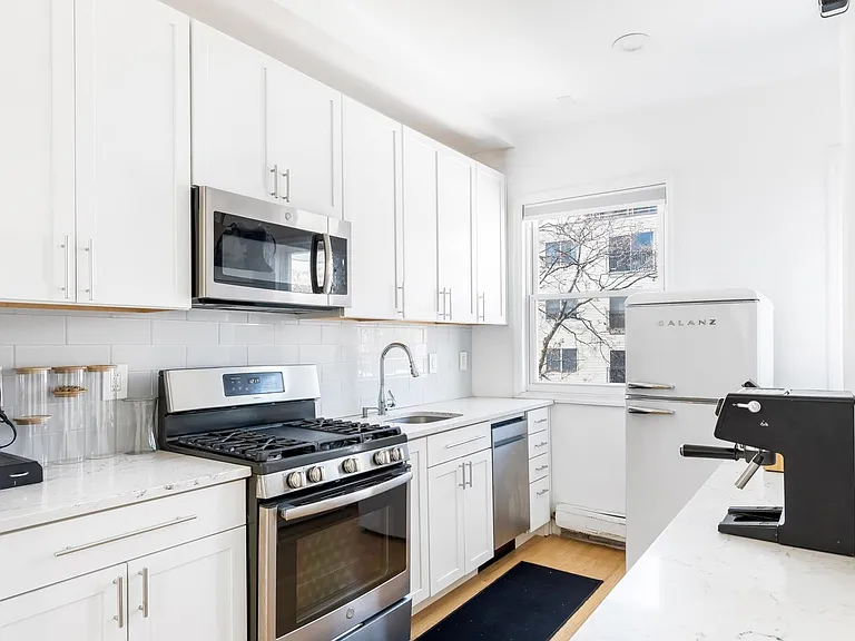 120 Monroe St #3L — Photo 11