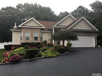 8 Paul Ct, Centereach, NY, 11720