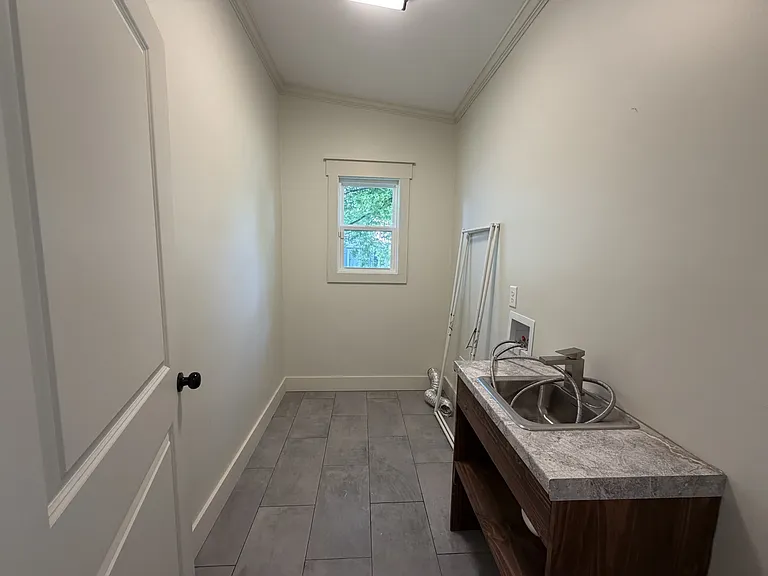 710 Carson St — Photo 17