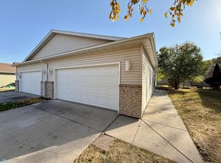 601 36th Ave S, Moorhead, MN 56560