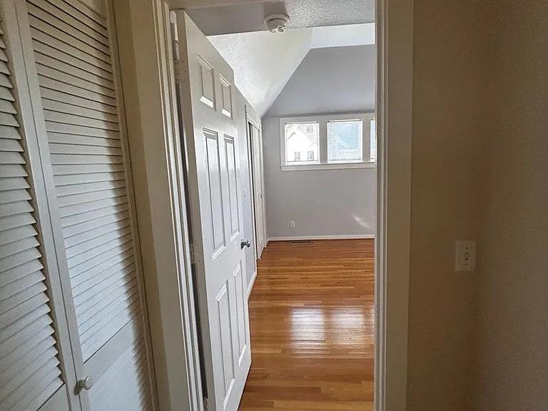 204 Roosevelt Ter — Photo 38