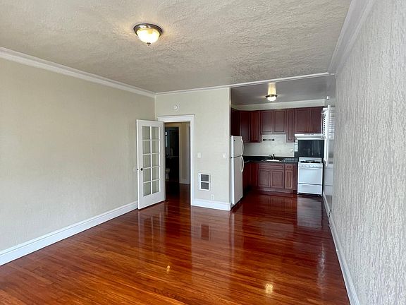 4th image of 801 Baker St APT 7
