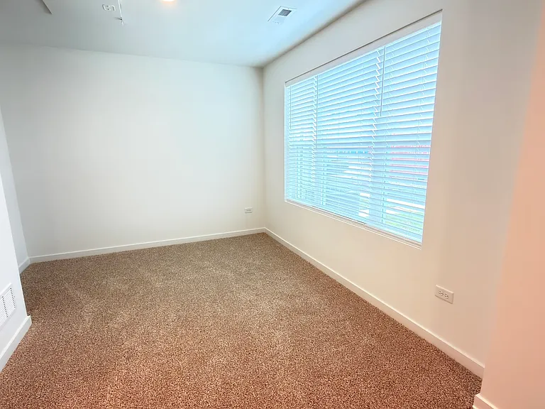 435 Lakeshore Ct — Photo 4