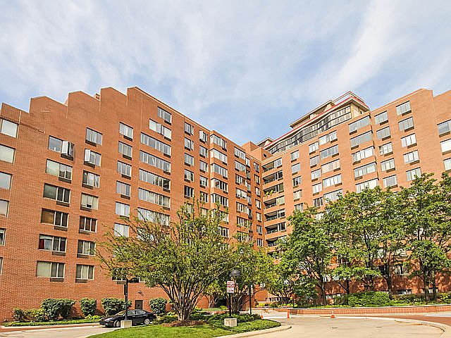 1st image of 801 S Plymouth Ct APT 615