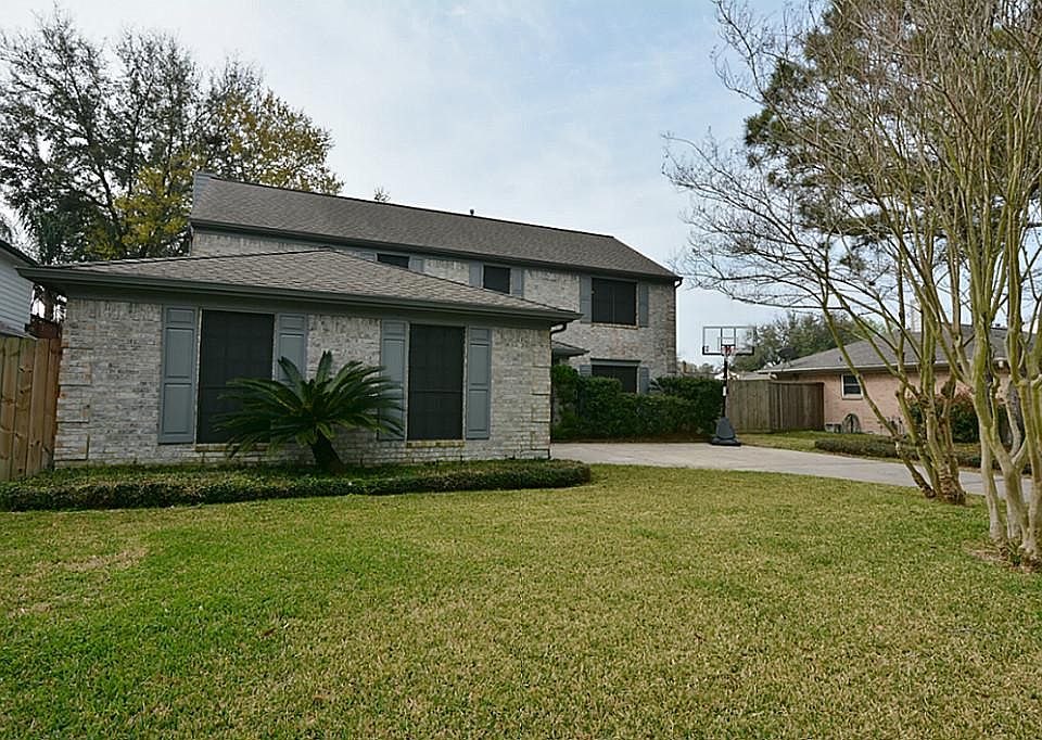 Wonderful gardening area and front yard lined with two stunning crepe myrtle's ready to bloom next month. Fabulous curb appeal.