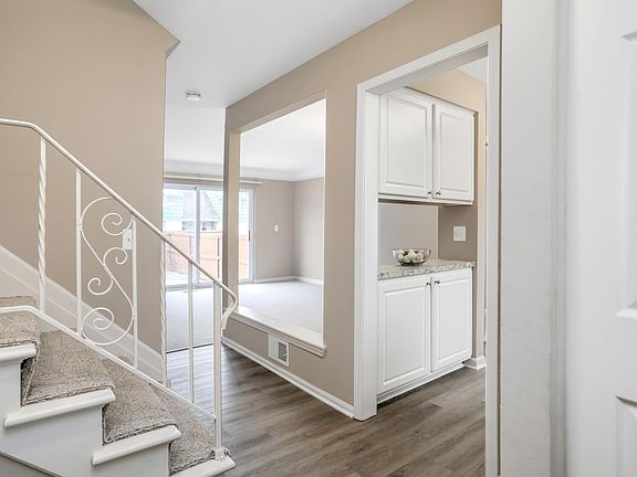 2nd image of 929 Broadacre Ave #929
