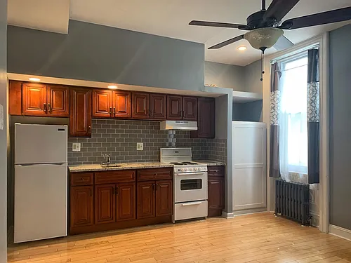 216 N 13th St #2F Photo 1