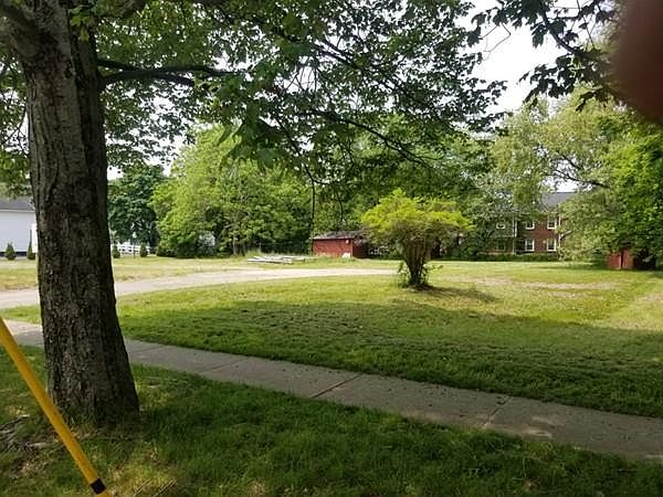 2nd image of 253 Main St