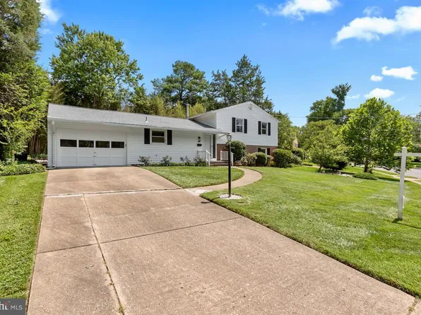 9232 Kristin Ln, Fairfax, VA 22032