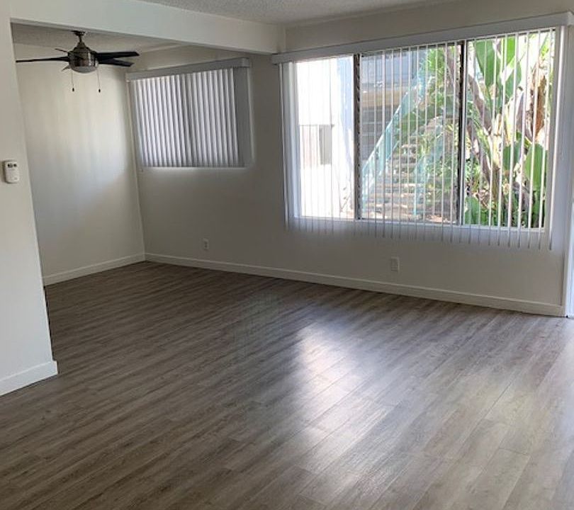 1st image of 3747 Clarington Ave #33