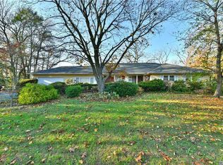 13 Lake Rd, Great Neck, NY 11020