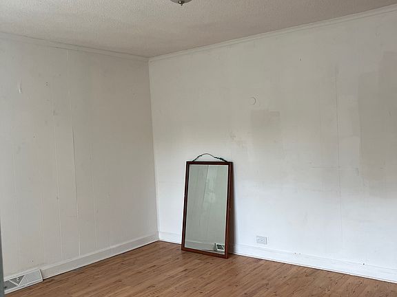 2nd image of 819 Skyland St