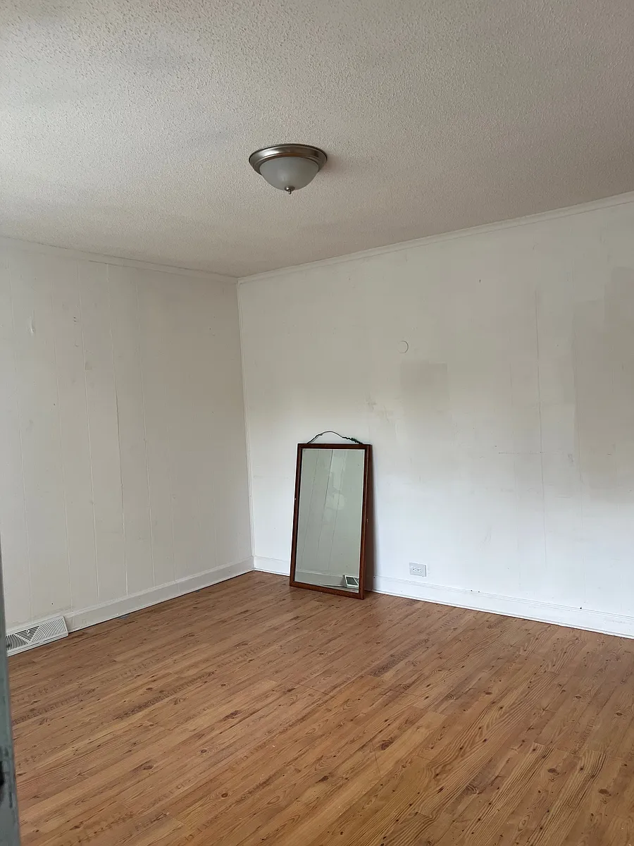 Building Photo - 819 Skyland St