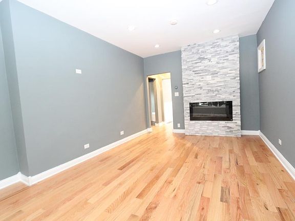 3rd image of 7931 S Oglesby Ave