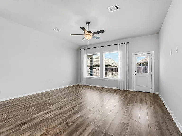 1338 Lakeside Creek Rd — Photo 15