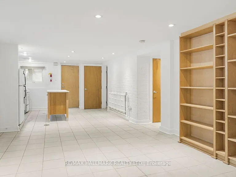321 Palmerston Blvd #A — Photo 6